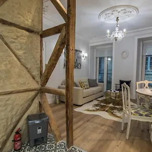 Lovelystay - Vintage Flat Near Santa Justa Elevator! , Lisboa Portugal